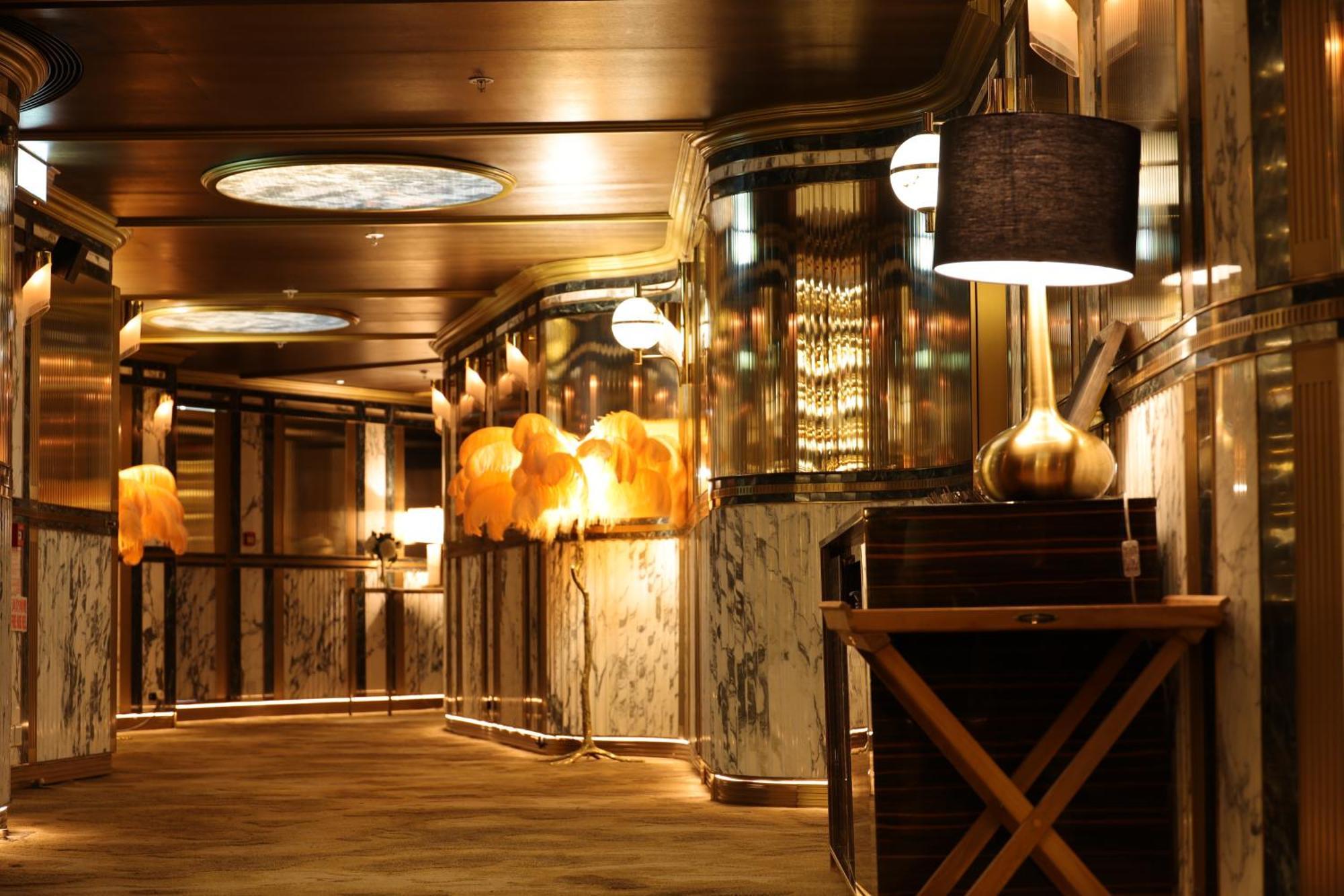 The Emperor Hotel Хонконг Екстериор снимка